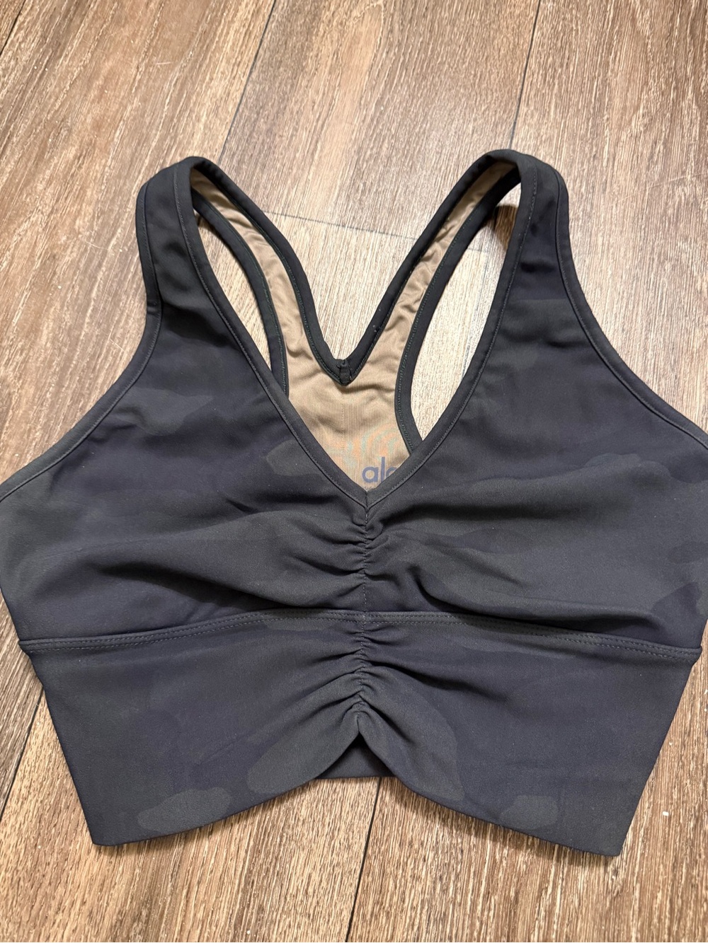 ALO Yoga Black Ruched V-Neck Racerback Sports Bra camouflage